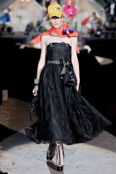 Look 28